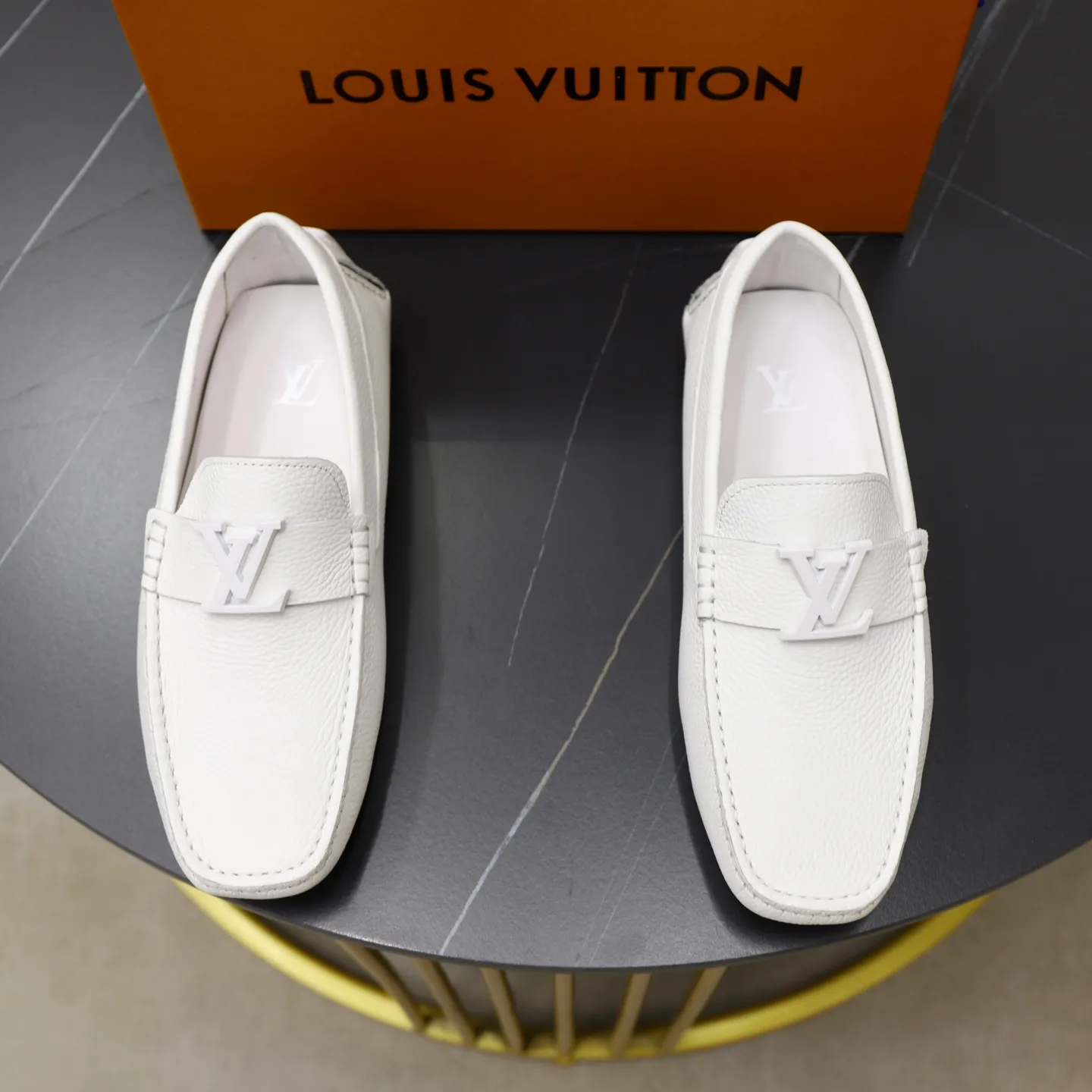 Ex-factory price: 480💰【LV】Louis Vuitton ⚠️High-end men’s driving and pedal series ⚠️38-44 (customized for 45) ⚠️All original cowhide leather! Thick and soft! Made entirely of calfskin lining! Rubber sheet anti-slip beanie sole! Three-dimensional package technology! Fashionable and classic! Handicrafts! Original high quality! Feel free to compare!